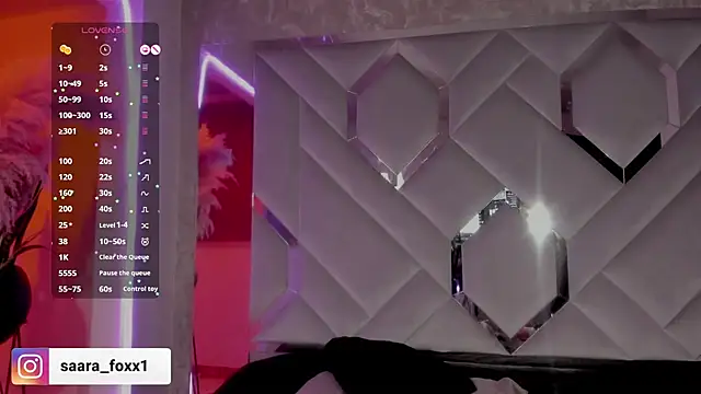 Sara_Foxx1's cam snapshot