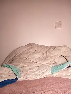 MINNYIRI live sex cam