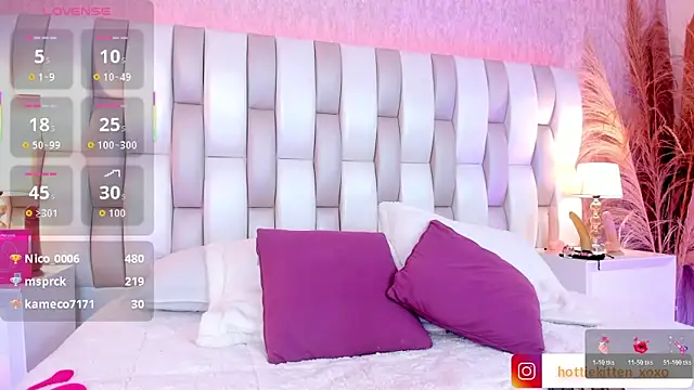 Viollet_xoxo's cam snapshot