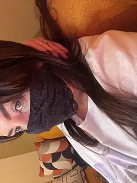 Lola-Bee's cam snapshot