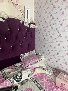 LunaaBlossom live sex cam