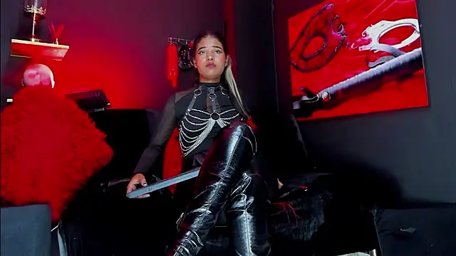 Coralinstone live sex cam