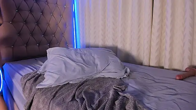 Maddyluxe live sex cam