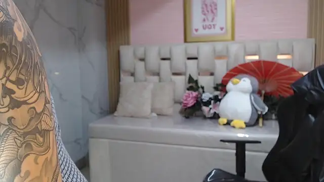 allyssa_bellini_s's cam snapshot