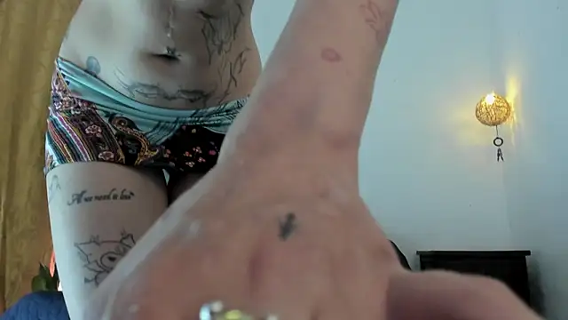 luna_sunflower__'s cam snapshot