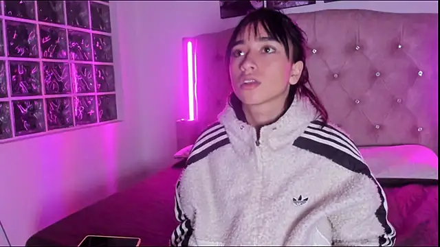 Alahia_rosee's cam snapshot