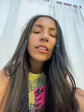 MaddyX__ live sex cam