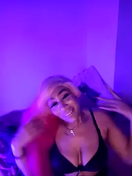 iamlalamilano's cam snapshot