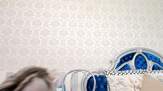 SuzzySweet18's cam snapshot