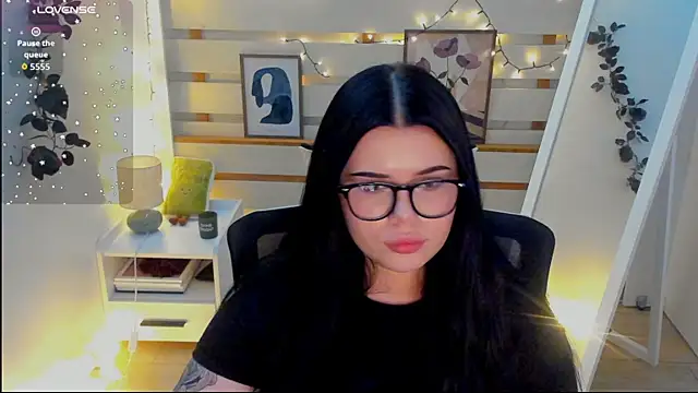 Mona_Esty's cam snapshot