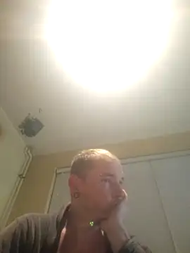 piercingpik's cam snapshot