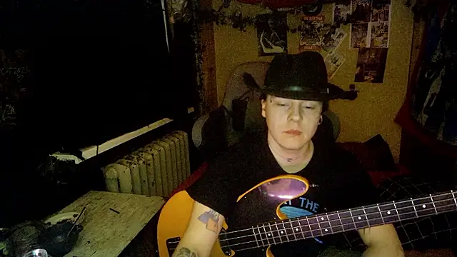 iloveCrocodiles's cam snapshot