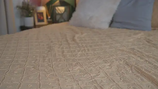 Alyonaqueen_'s cam snapshot