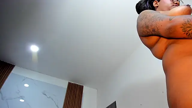 ZahraRose's cam snapshot