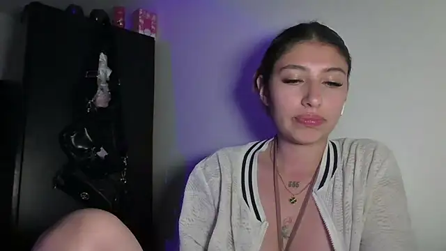 AliceTeenager___'s cam snapshot