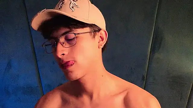 Aaron_Eze live sex cam