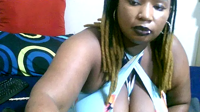 LICIOUSEBOOBSXX's cam snapshot