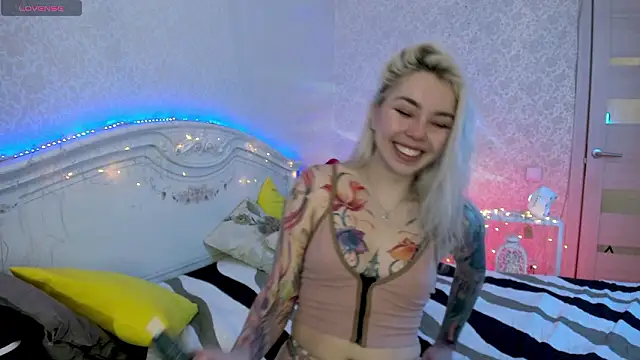 LillyMoure_ live sex cam