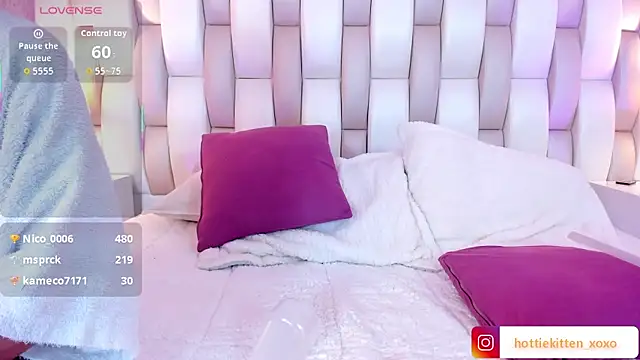 Viollet_xoxo's cam snapshot