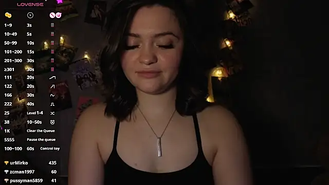 YummyTira's cam snapshot