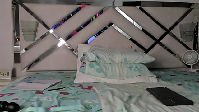 maybelline69's cam snapshot