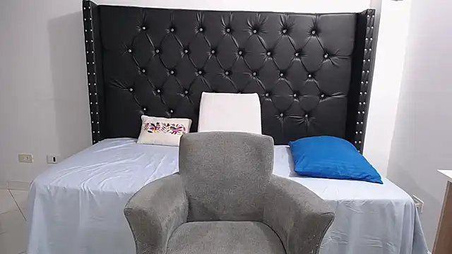 renata_salinas_1's cam snapshot