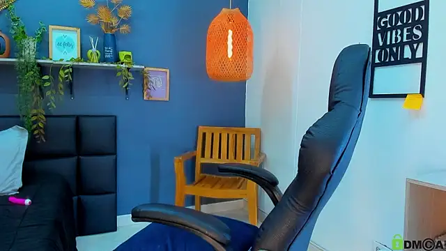 eliza_pink24's cam snapshot