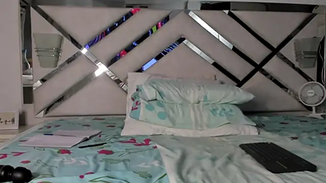 maybelline69's cam snapshot