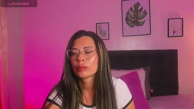 _lara1's cam snapshot