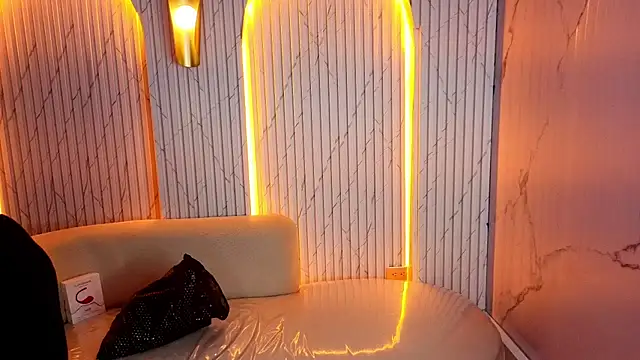 angele_roux_tp's cam snapshot