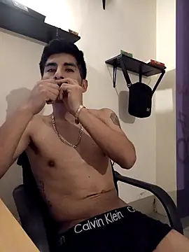 LeonRoots live sex cam