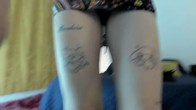 luna_sunflower__'s cam snapshot