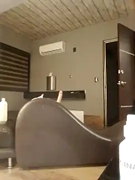 transreyna live sex cam