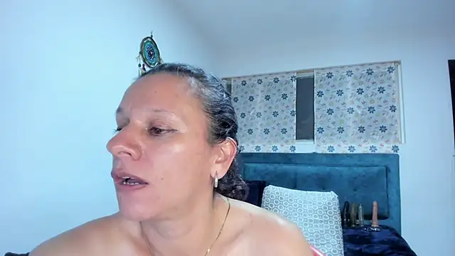 sofi_saliva2511 live sex cam