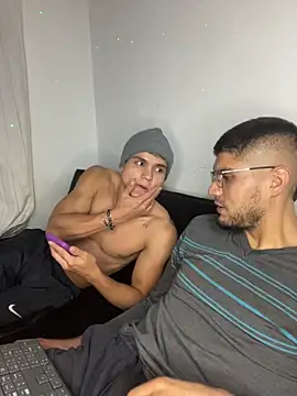 mirallesandbig live sex cam