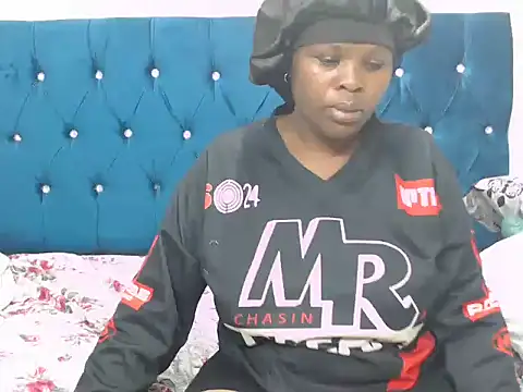 SexyDarkLadyXxx's cam snapshot