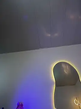 Mia_Juicyberry's cam snapshot