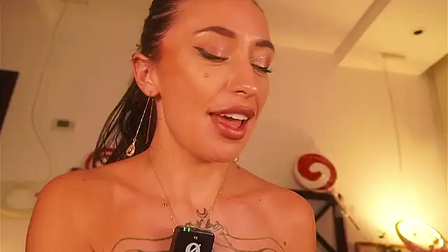 LunaMystyque live sex cam