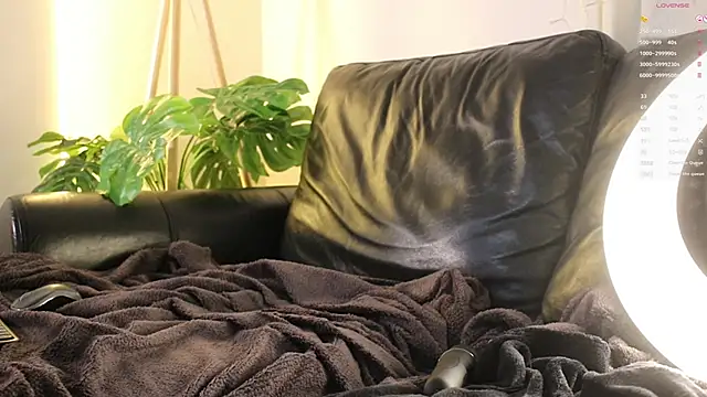 MiuMiuSasha's cam snapshot