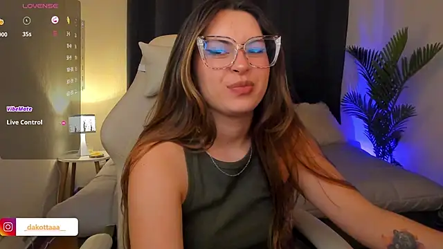 dakottaa_'s cam snapshot
