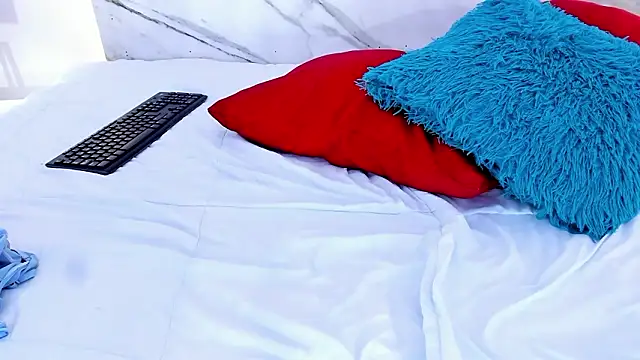 thamiina_'s cam snapshot