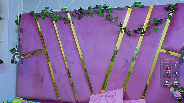 MilleyJones live sex cam