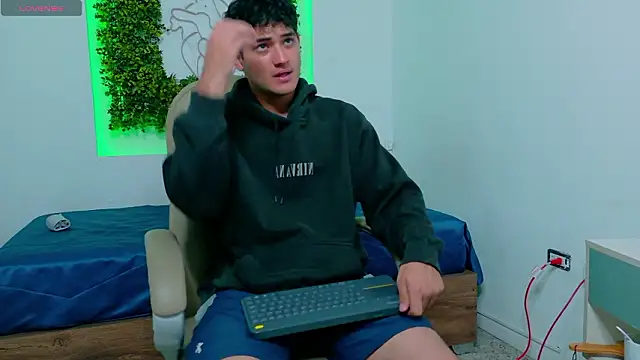 KaelSwitch live sex cam