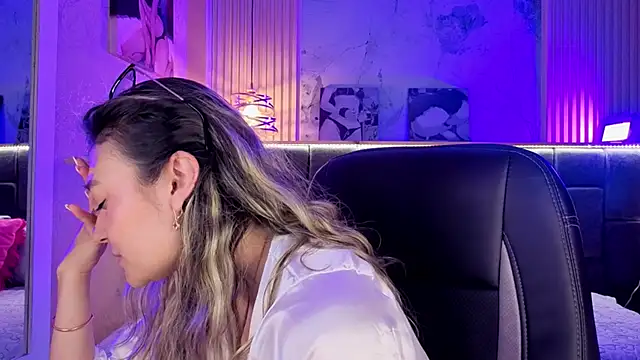 Im-Lola's cam snapshot