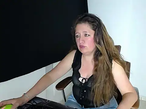 MilfCute_sex's cam snapshot