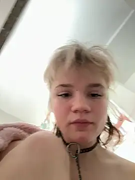 Cutiepiespanks's cam snapshot