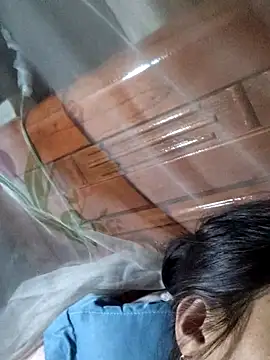 miumiu_sexy2x's cam snapshot