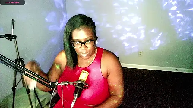 lovelyenigma365's cam snapshot