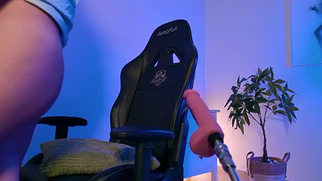 milfnameless's cam snapshot