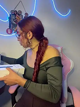 PrettyChloe_'s cam snapshot